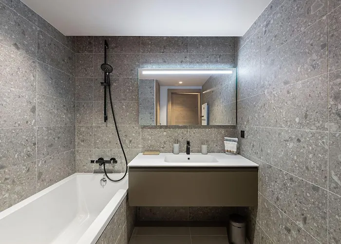 Appartement A Rochebrune Avec Jardin Pour 6 Personnes - Acces Piscine, Salle De Sport, Sauna - Fr-1-569-24 Megève